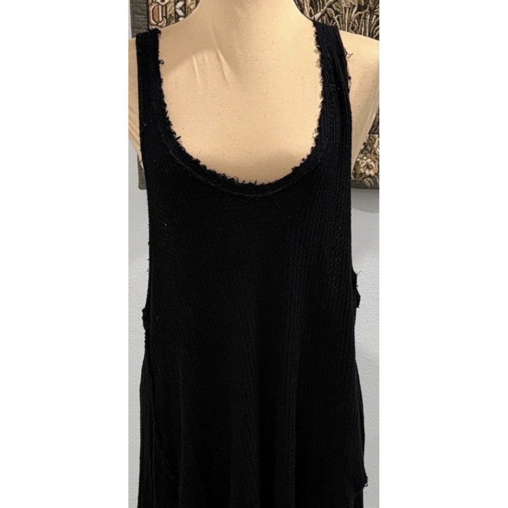 Free People Tank Top Womens Medium Large Black Waffle Knit Swing Raw Hem‎ Flowy